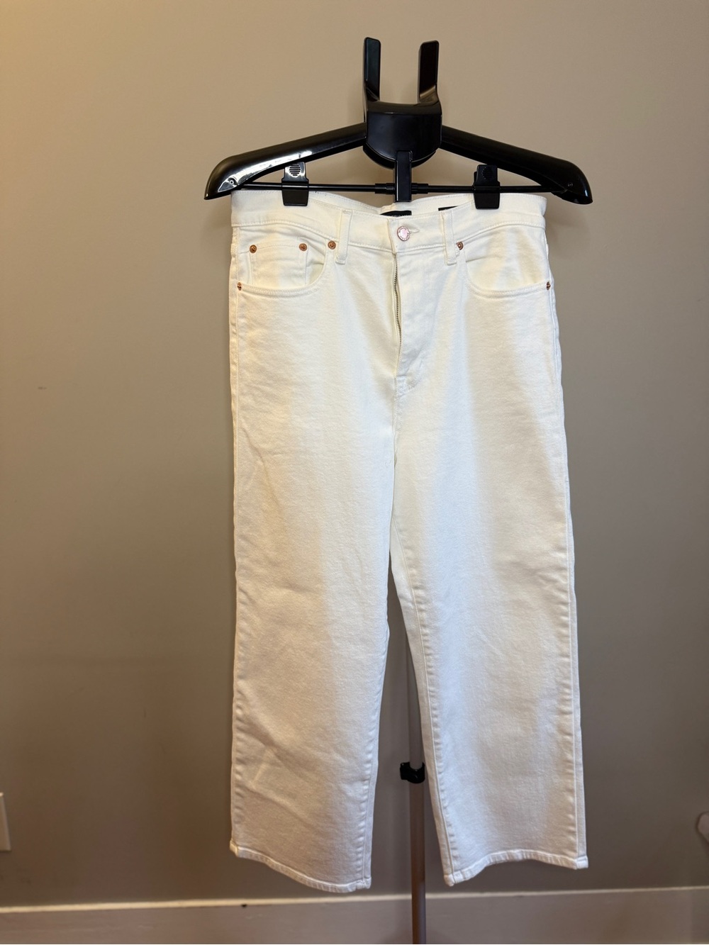 Women's White Straight-Leg Jeans - Clean High-Rise Style